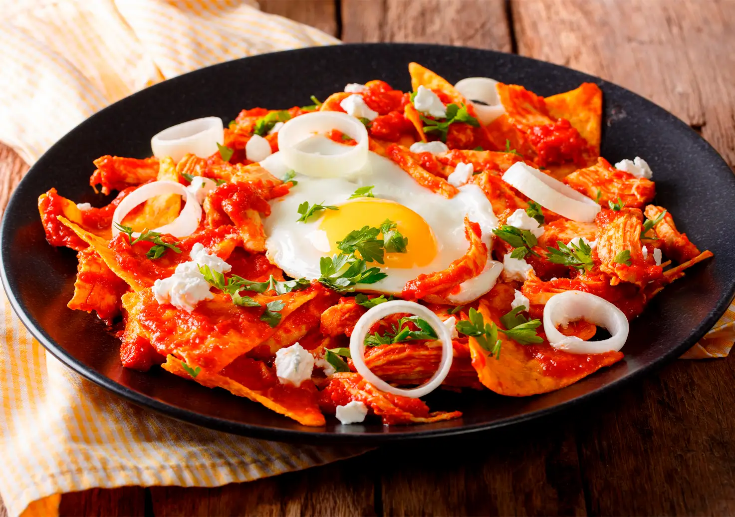 Plato típico de enchiladas mexicanas