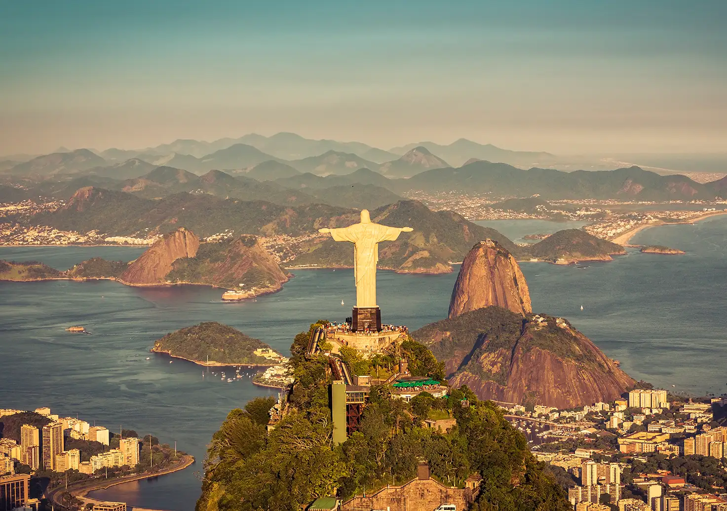 Cristo redentor con cielo despejado Aviatur