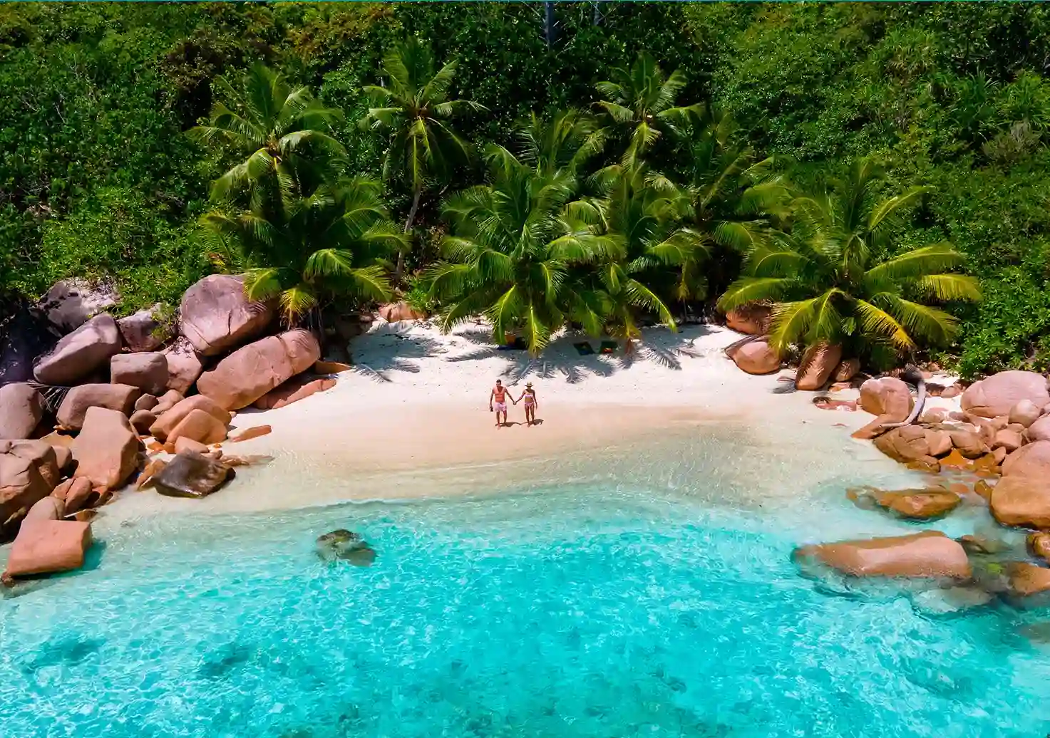 Playa de aguas turquesas en Zanzíbar